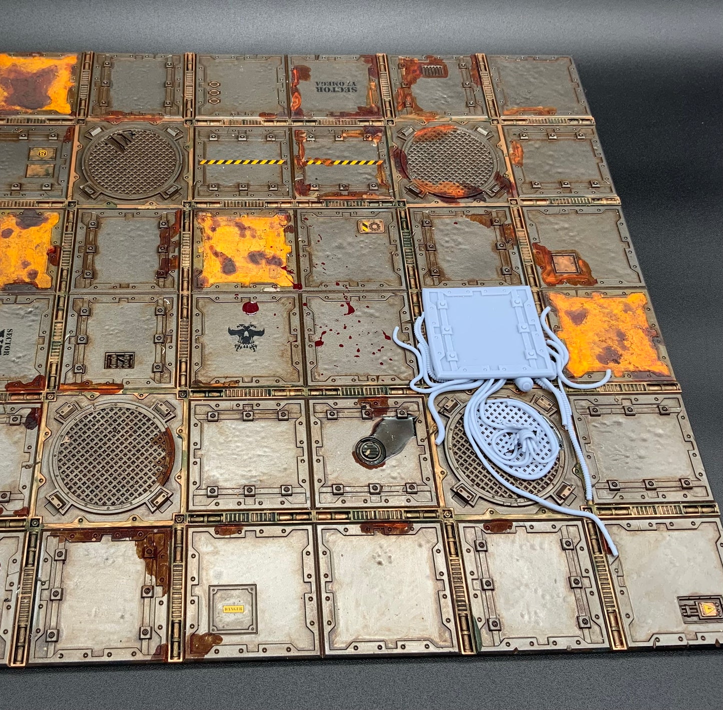 Zone Mortian, Tilted Tiles